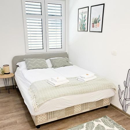 Anita'S Studio Apartments Любляна Экстерьер фото