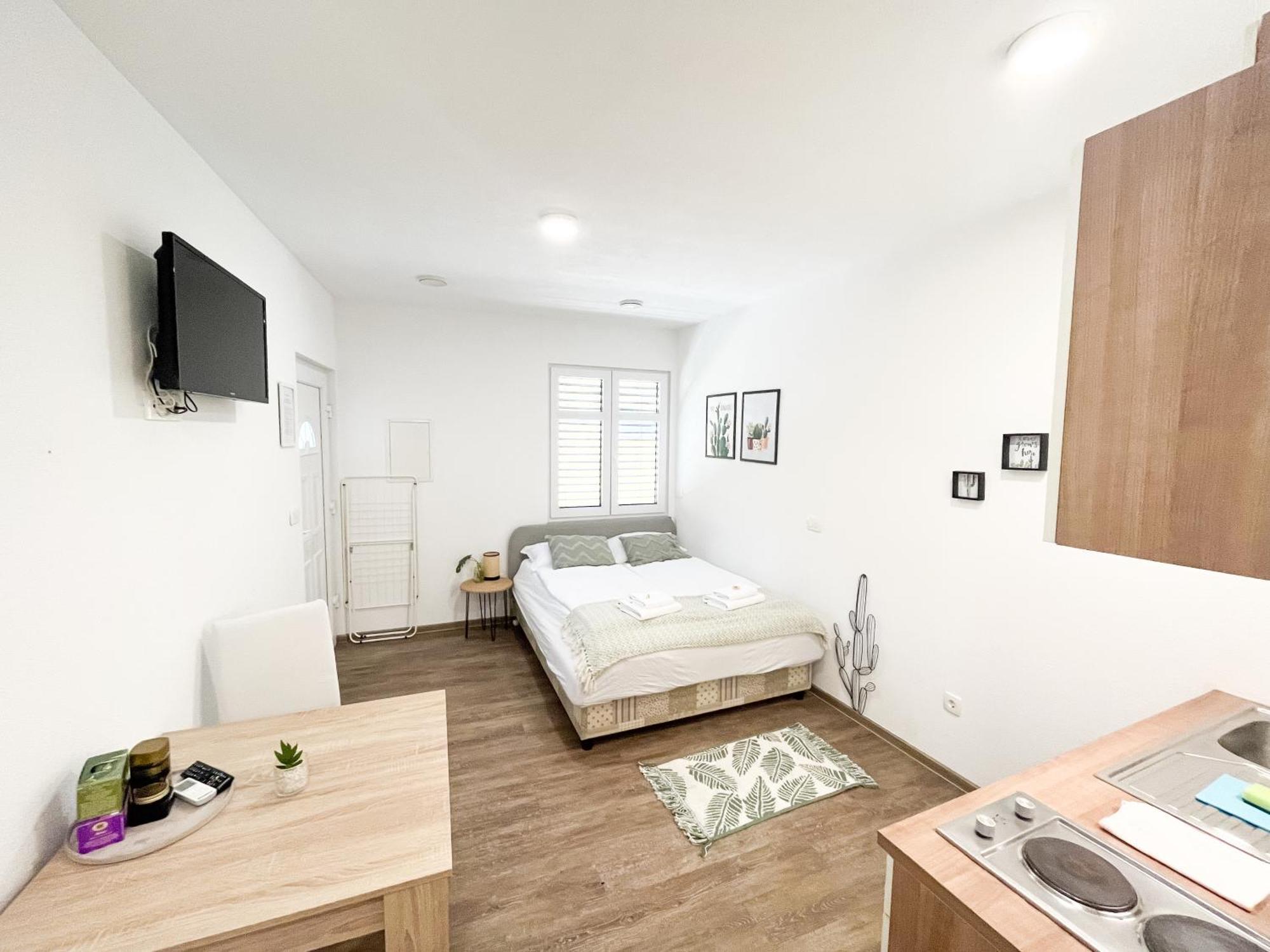 Anita'S Studio Apartments Любляна Экстерьер фото