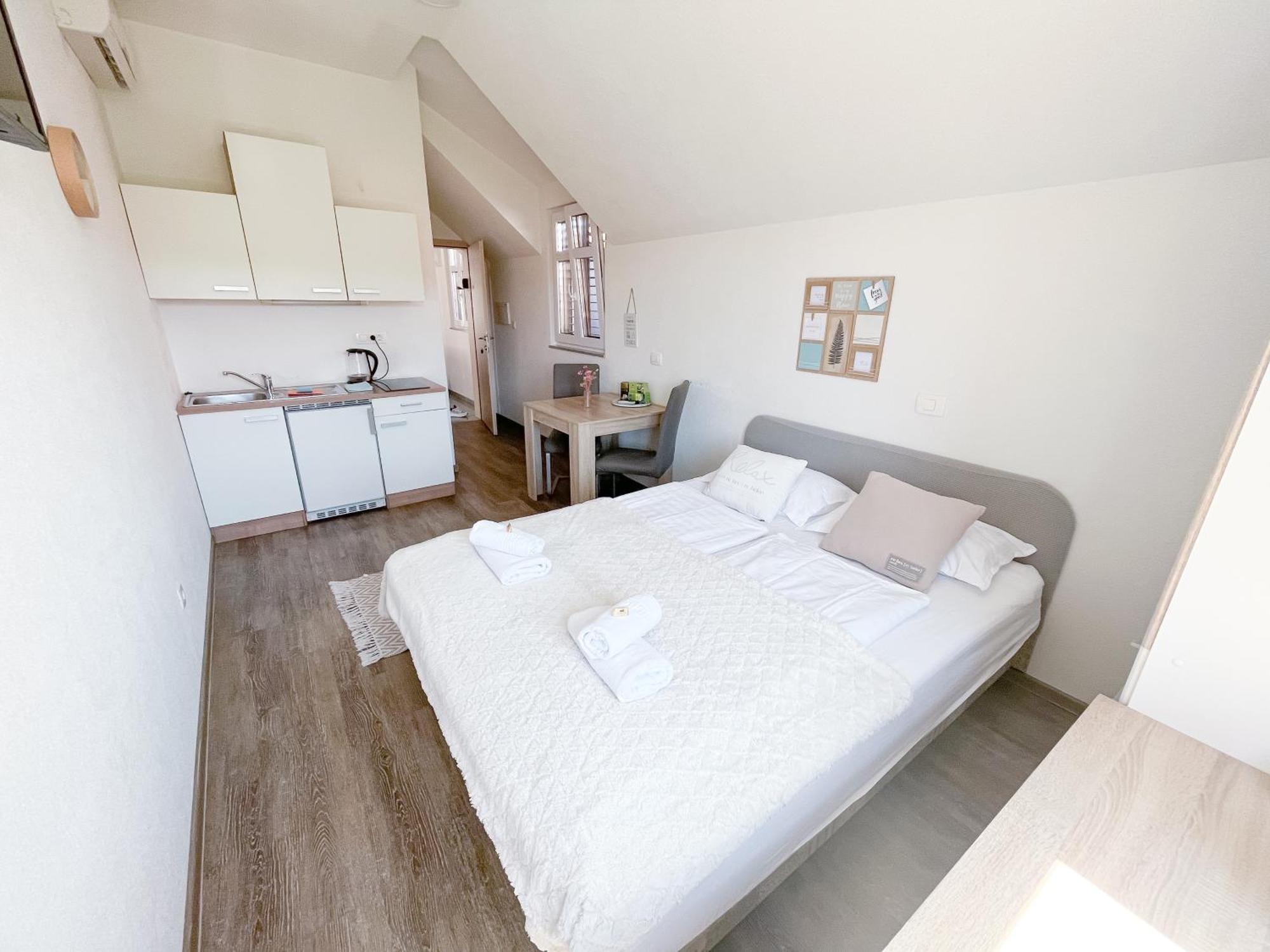 Anita'S Studio Apartments Любляна Экстерьер фото
