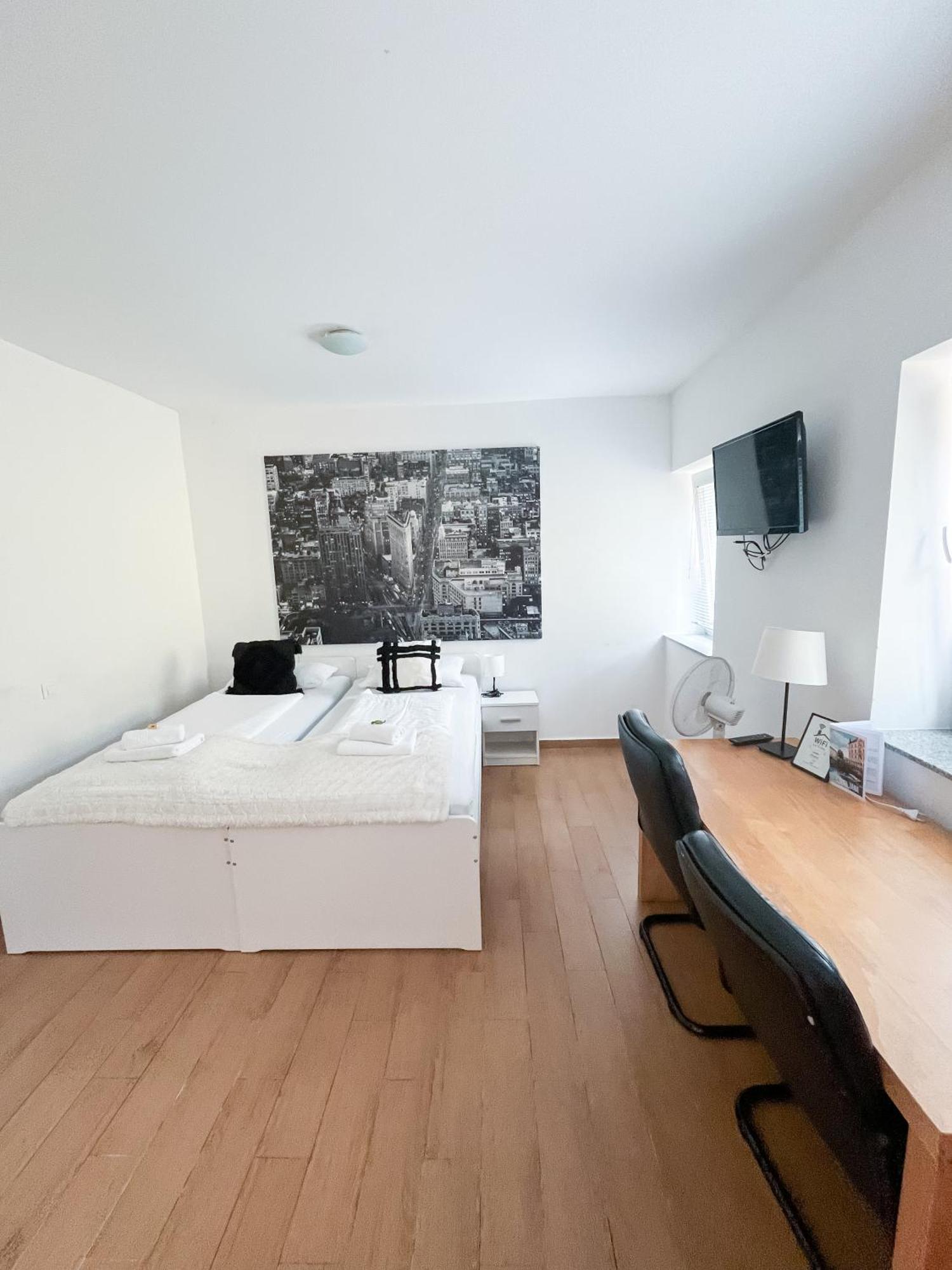 Anita'S Studio Apartments Любляна Экстерьер фото