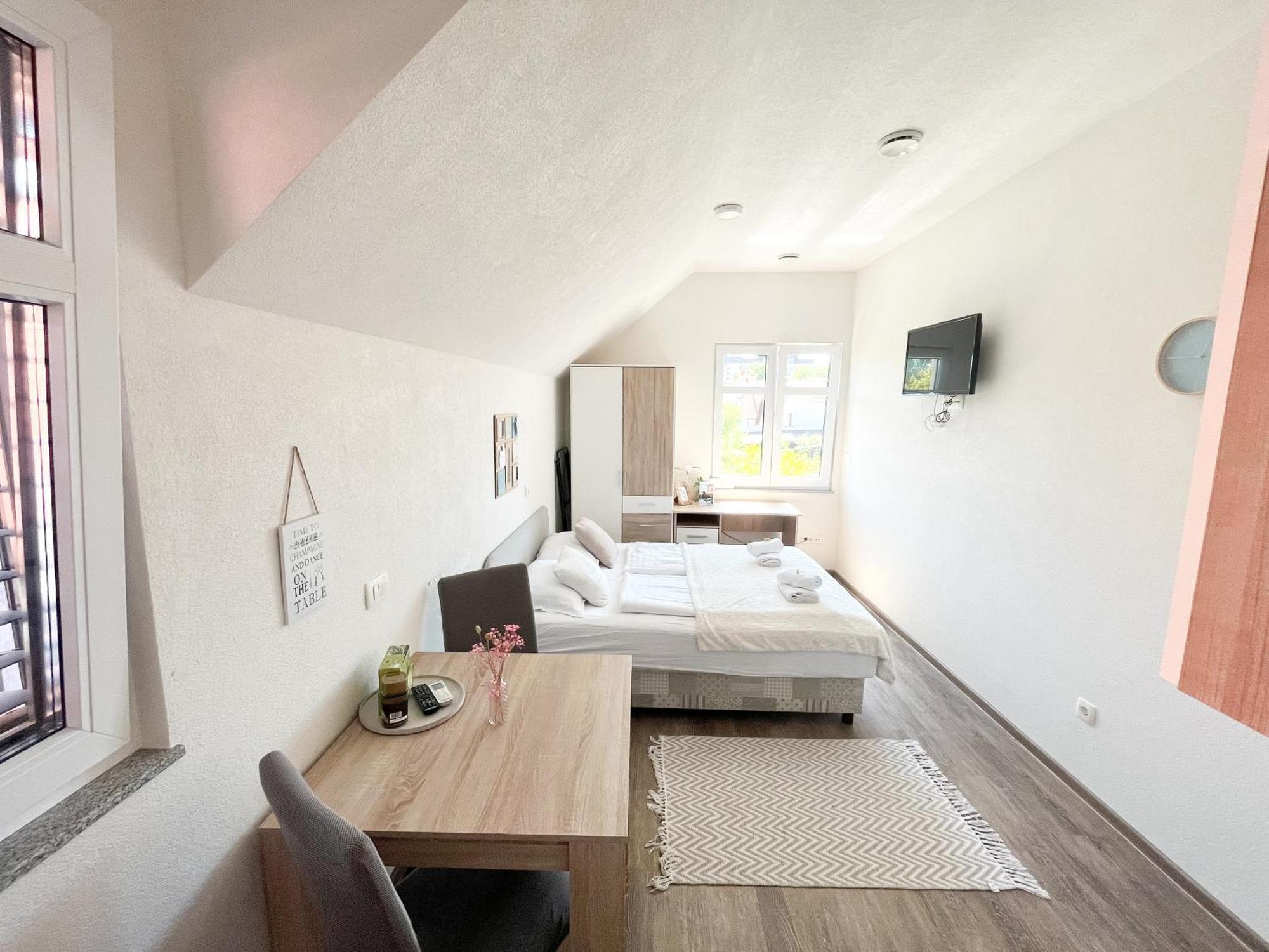 Anita'S Studio Apartments Любляна Экстерьер фото