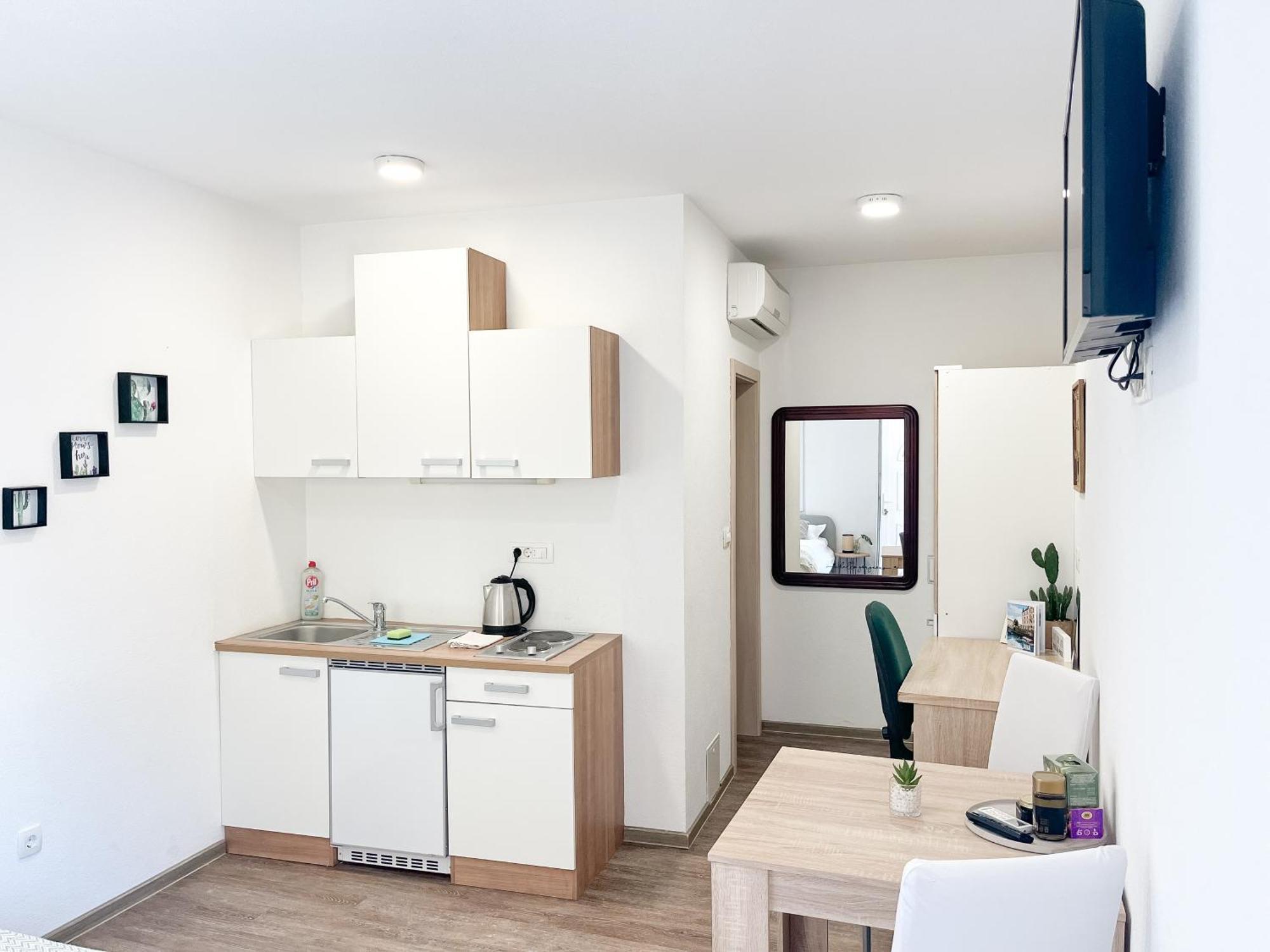 Anita'S Studio Apartments Любляна Экстерьер фото