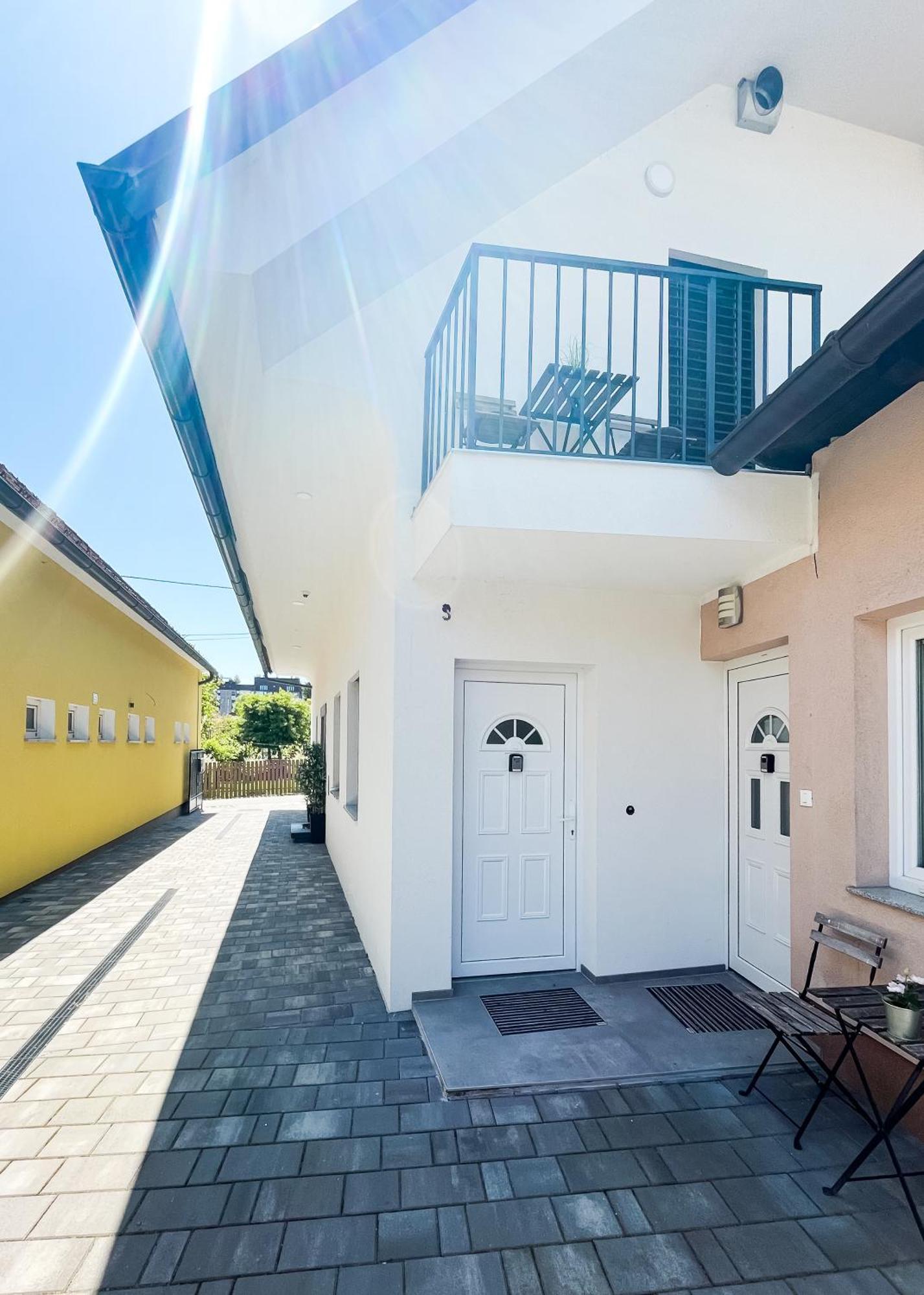 Anita'S Studio Apartments Любляна Экстерьер фото
