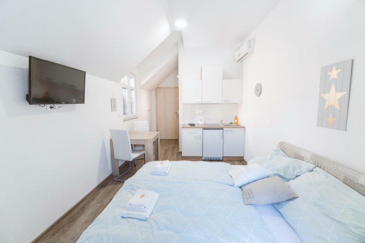 Anita'S Studio Apartments Любляна Экстерьер фото